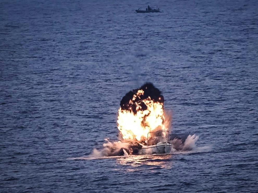 Explosión en el barco interceptado