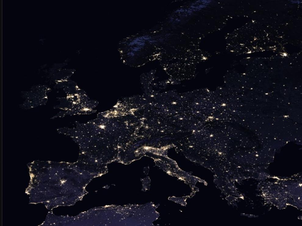 Europa nocturna, cargada de luces