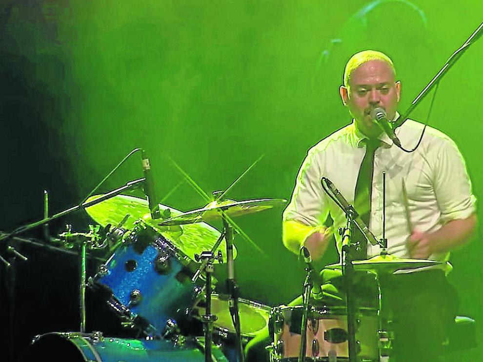 El batería y cantante de Tortured Soul, John Christian Urich.