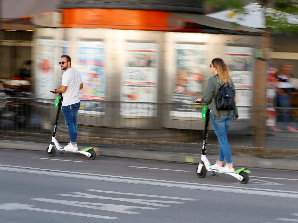 Dos patines de Lime, por las calles de Madrid el pasado 24 de octubre