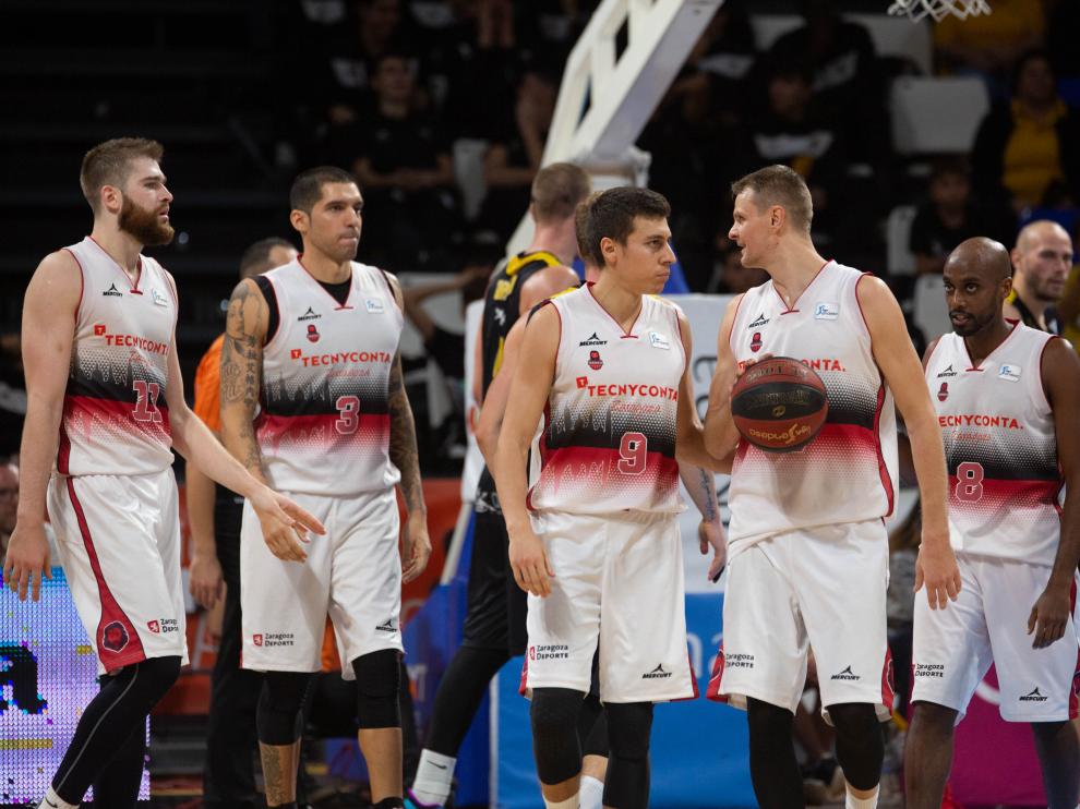 Radovic, Nacho Martín, Santana, Seibutis y Berhanemeskel, durante el partido del pasado sábado en Tenerife.