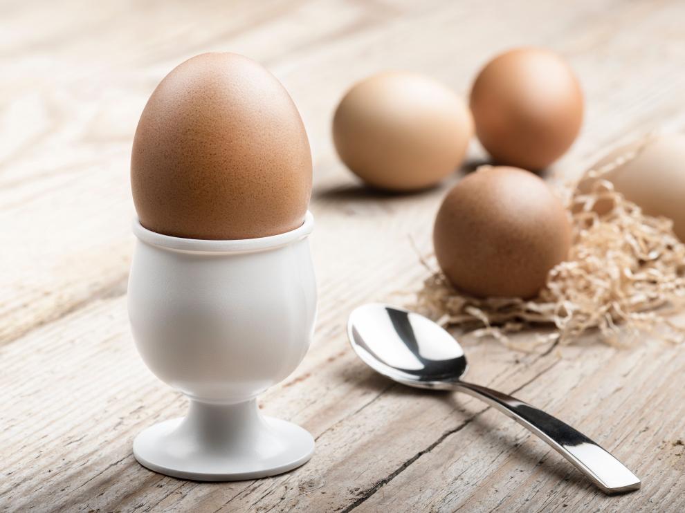 Los huevos duros son altos en proteína, por lo que es recomendable comer uno al día.