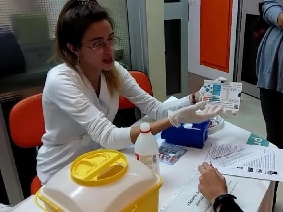 Los estudiantes de Medicina y Ciencias de la Salud vacunan a sus compañeros