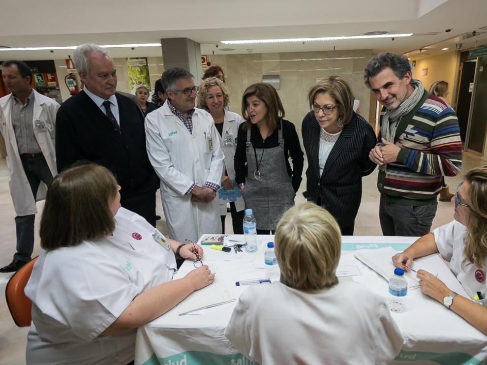La consejera de Sanidad, Pilar Ventura (la segunda, por la dcha.), en la jornada de vacunación.