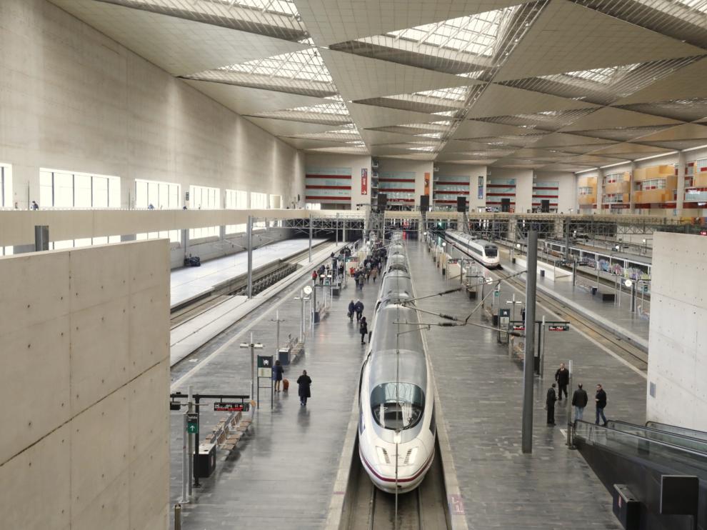 Un AVE Madrid-Barcelona, en la estación de Delicias