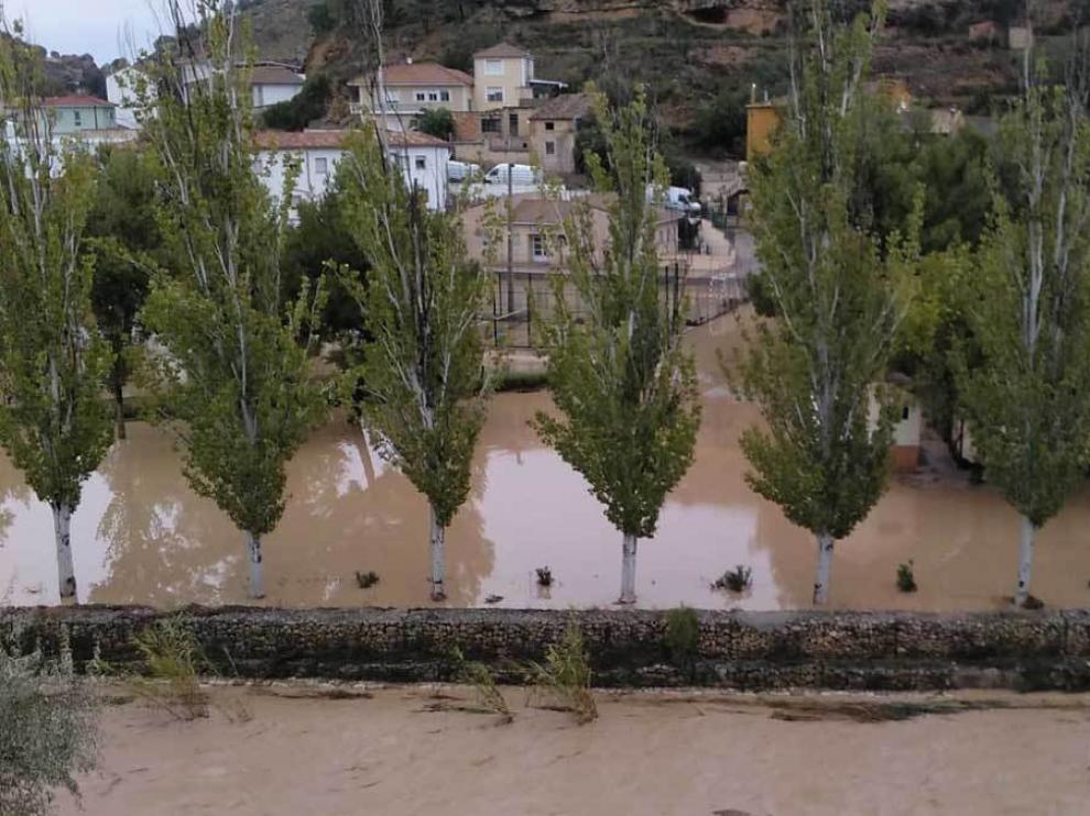 El río Martín a su paso por Albalate del Arzobispo durante la riada.