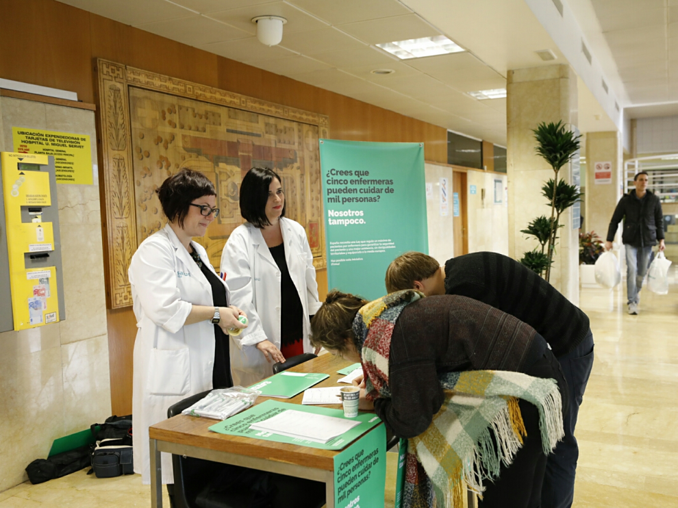 La campaña se ha iniciado con la recogida de firmas en el hospital Miguel Servet de Zaragoza.