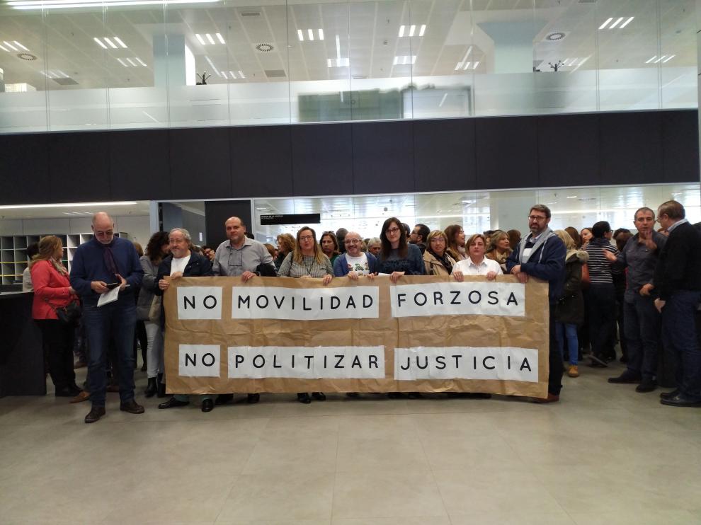 Los trabajadores de la Administración de Justicia, este miércoles, en los juzgados.