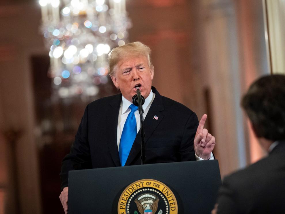 Donald Trump increpa a un corresponsal de la CNN en la Casa Blanca durante una rueda de prensa.
