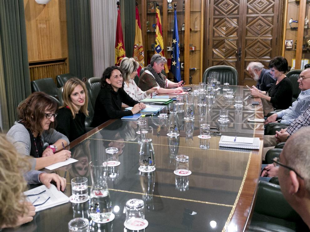 Elena Giner, en el encuentro que mantuvo con los alcaldes de barrios rurales tras la investigación de la Fiscalía