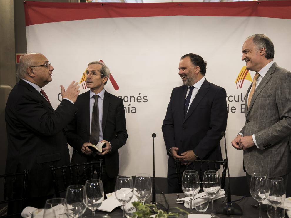 Honorio Romero, el embajador de Francia en España, Yves Saint-Geours; el presidente del Círculo Aragonés de Economía, Fernando de Yarza; y Javier Kühnel.