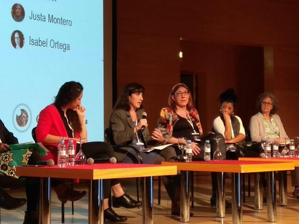 La mesa redonda de "Las excluidas" en la I Jornada Internacional Feminista de la revista CTXT en Zaragoza