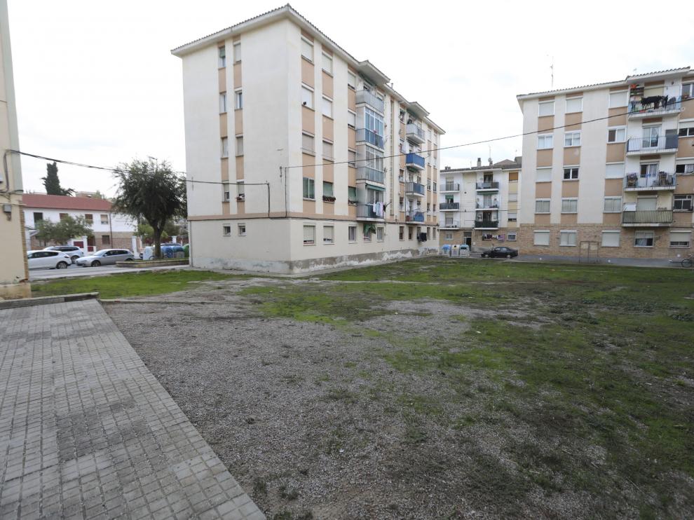 El Ayuntamiento de Huesca renovará la plaza interior entre las calles Aragón y Gibraltar con Zacarías Martínez, que ahora está sin pavimentar