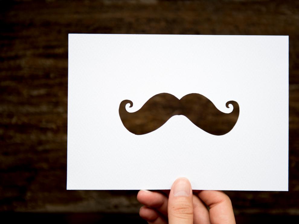 Las personas que quieran participar en Movember deben dejarse bigote en noviembre.