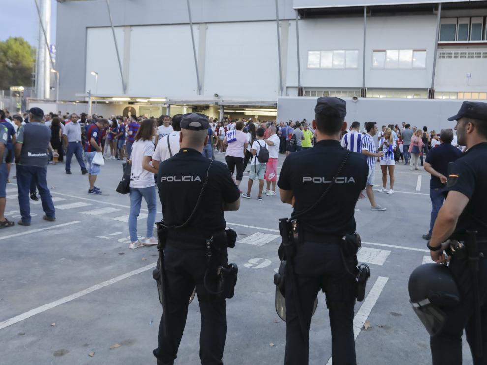 La seguridad en los alrededores de El Alcoraz se ha reforzado en los días de partido.