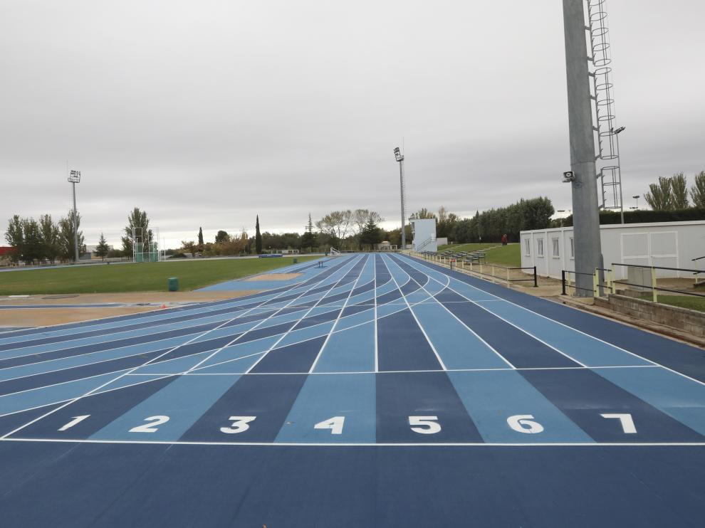 El nuevo pavimento de la Ciudad Deportiva José María Escriche de Huesca