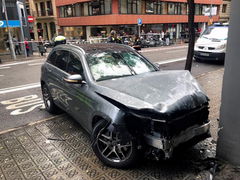 Una imagen del vehículo que ha producido el atropello en la Travessera de Gracia, en Barcelona.