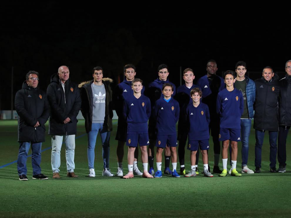 Representantes canteranos de cada equipo que forman la estructura del Real Zaragoza, junto a los principales responsables de la Ciudad Deportiva y sus áreas.