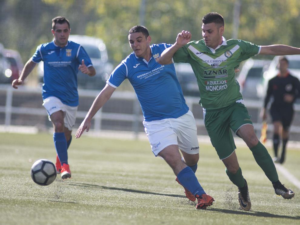 Un jugador del Cuarte ante el Magallón.