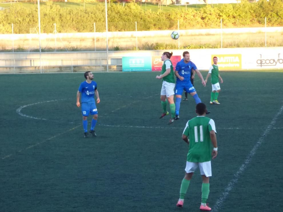 Disputa durante el encuentro entre la Peña Ferranca y el Altorricón