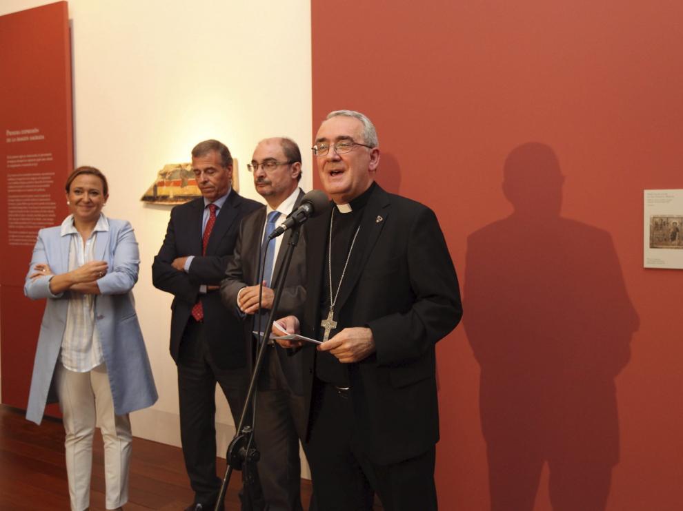 El obispo de Barbastro-Monzón en una visita del presidente aragonés al Museo.