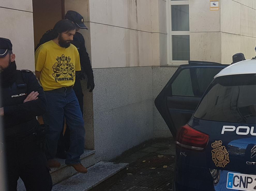 El presunto asesino, Iván Pardo Pena, saliendo este martes de los Juzgados de Jaca