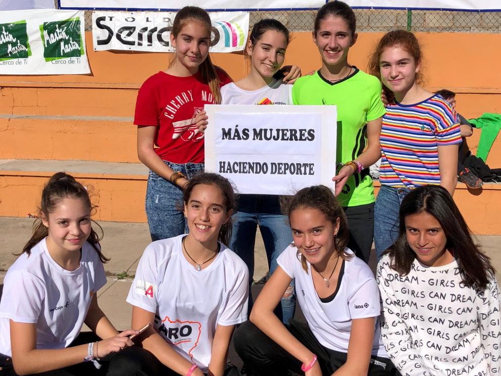 Orientadoras infantiles y cadetes de Aragón en el reciente Campeonato de Esaña escolar