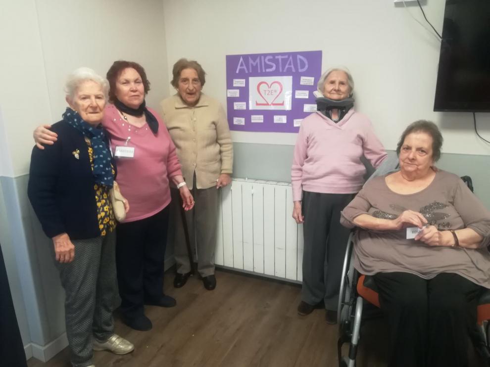 La estimulación emocional, uno de los aspectos que trabajan los residentes en Albertia El Moreral.