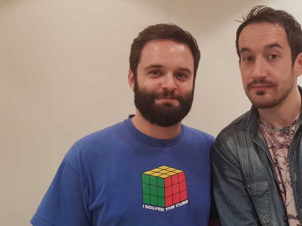 Los youtubers Pascu y Rodri, el pasado viernes en Zaragoza, en la presentación de su libro 'Destripando la historia: los mayores villanos'.