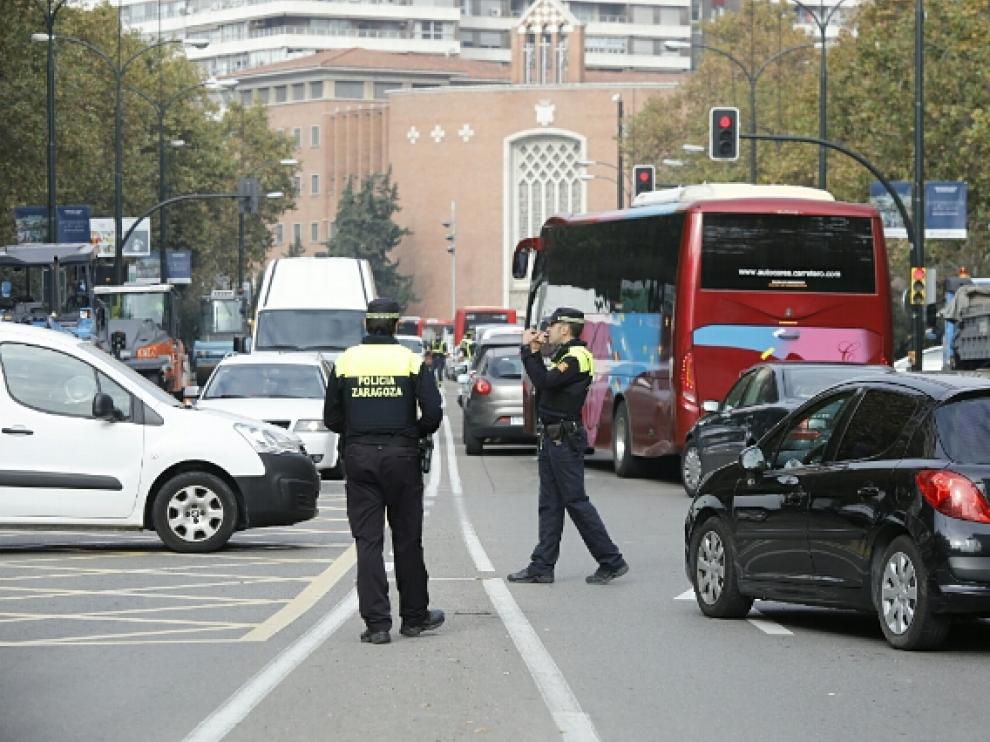Atascos en el centro de Zaragoza por las obras del paseo de Pamplona