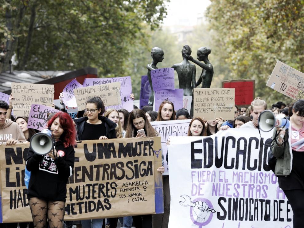 Manifestación de estudiantes en Zaragoza contra el machismo y el sexismo en las aulas