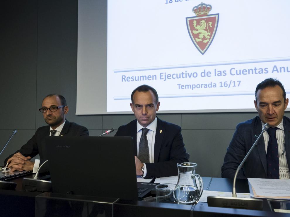 Fernando Rodrigo, Christian Lapetra, y el secretario del consejo, Antonio García Lapuente, en la última Junta de Accionistas.