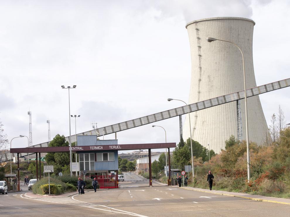 Salida de trabajadores en la central térmica de Andorra.
