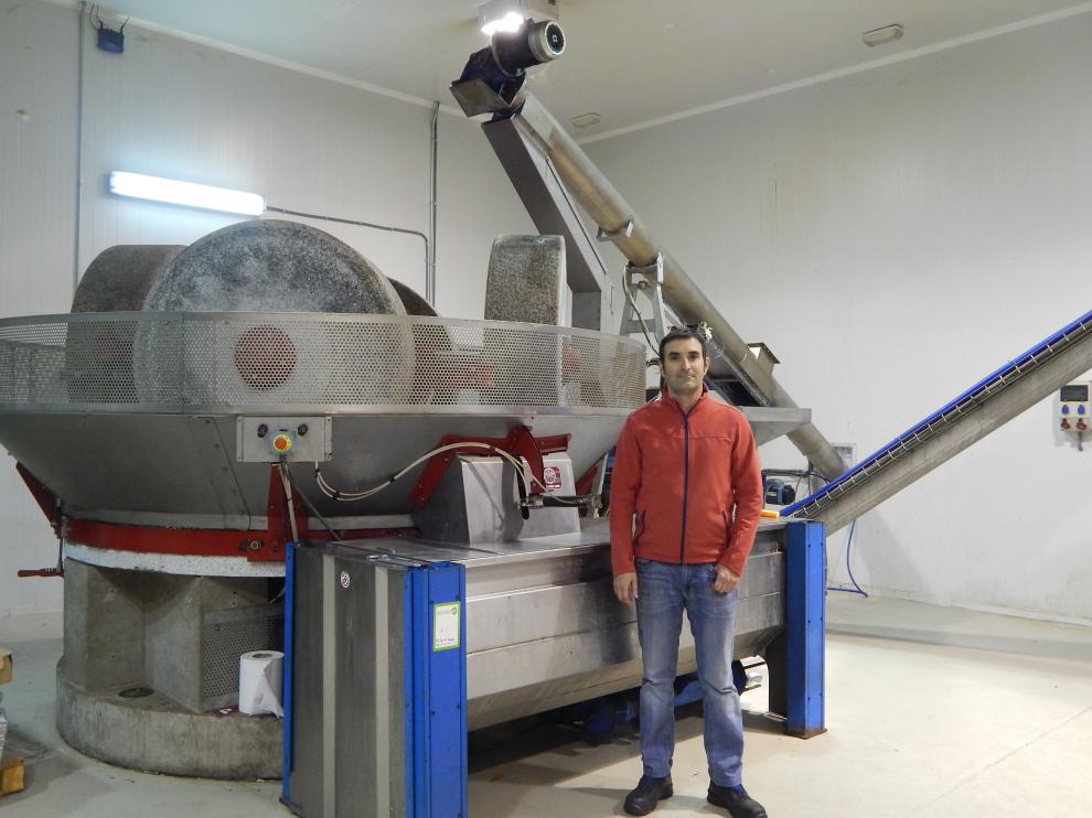 Javier Sánchez, maestro almazarero de Aceites Impelte del Bajo Martín.