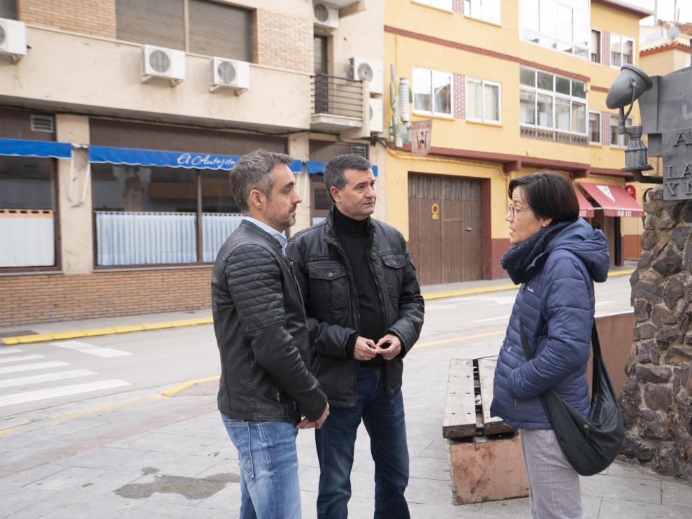 La alcaldesa de Andorra, Sofía Ciércoles con el alcalde de Ariño, Joaquín Noé y Roberto Miguel, presidente de Empresarios Andorra.