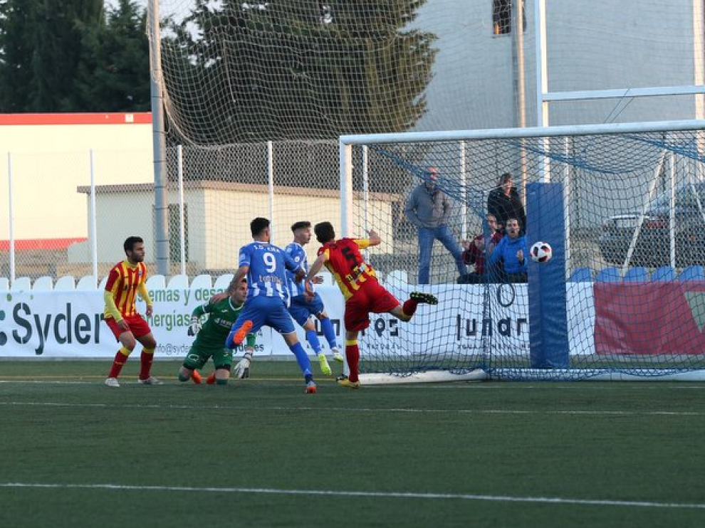 Una acción ofensiva del Ejea que termina en gol.