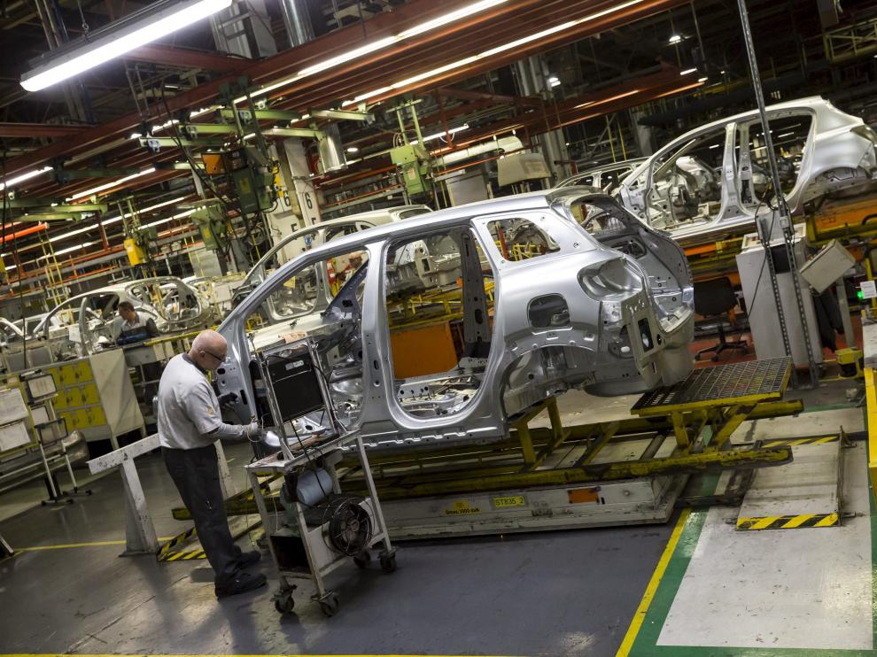 Fábrica en Zaragoza de Opel España, la empresa que más factura en Aragón