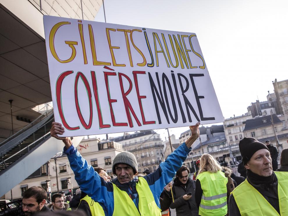 Protestas en Francia por la subida de los impuestos de los carburantes.