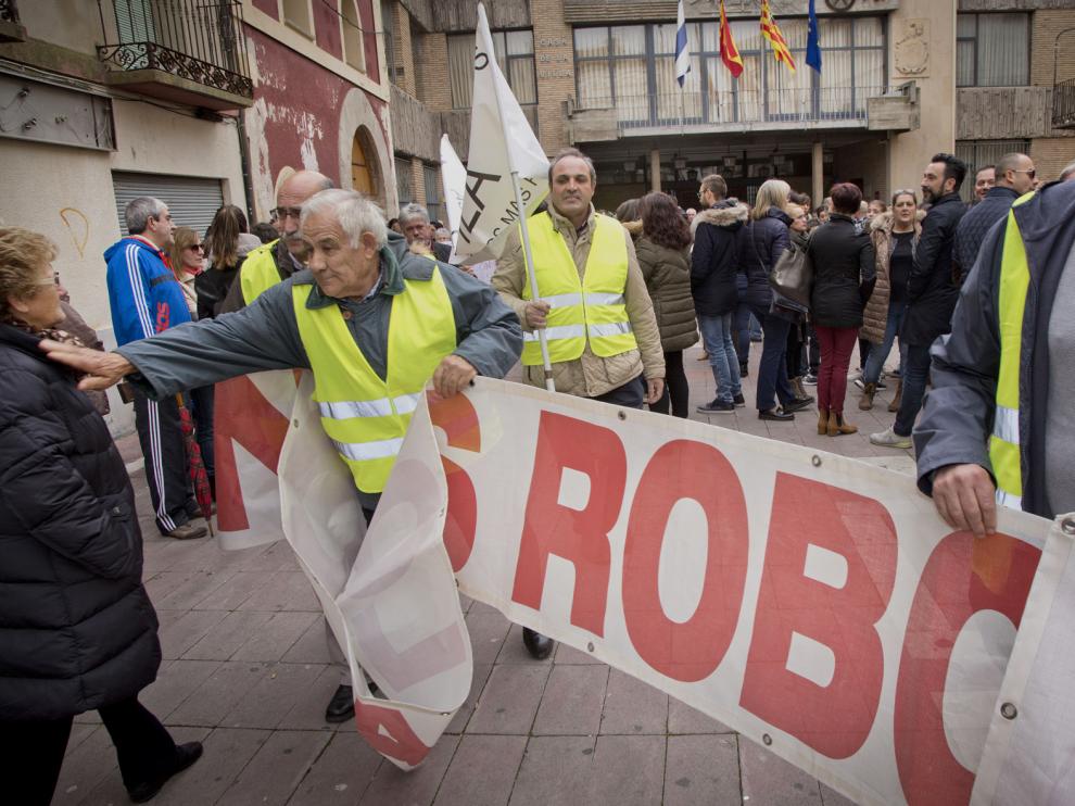 Manifestación en Épila contra la oleada de robos en el municipio.