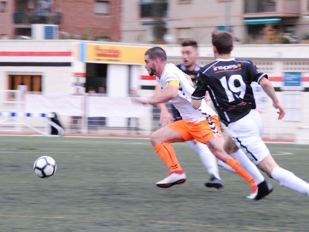 Una acción del partido entre el Alcañiz y Andorra.