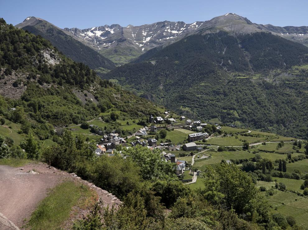 Vista de la localidad de Gistaín, punto de comienzo de esta ruta.