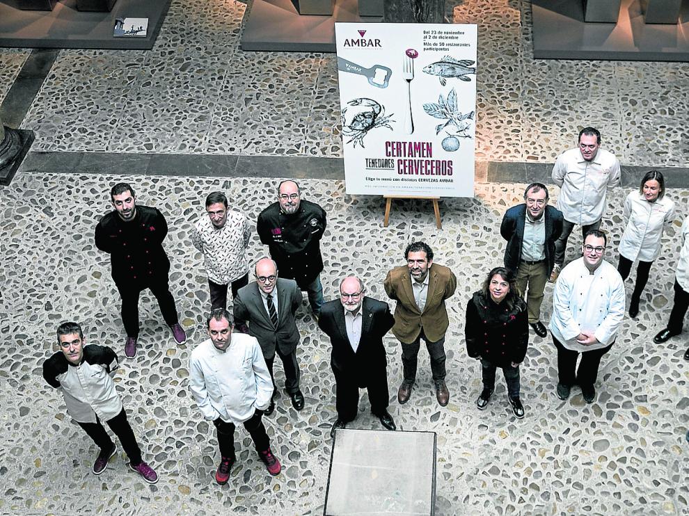 Organizadores y chefs participantes en la II edición de los Tenedores Cerveceros.