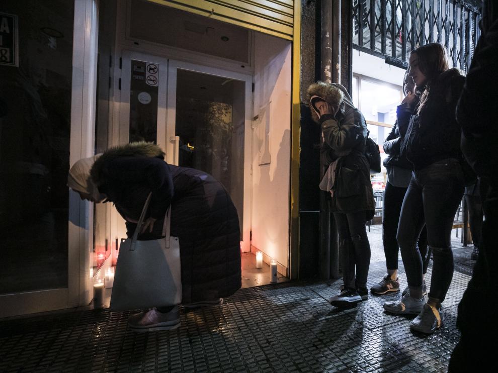 Familiares y amigos de Sami se concentraron para exigir justicia en el lugar del apuñalamiento.