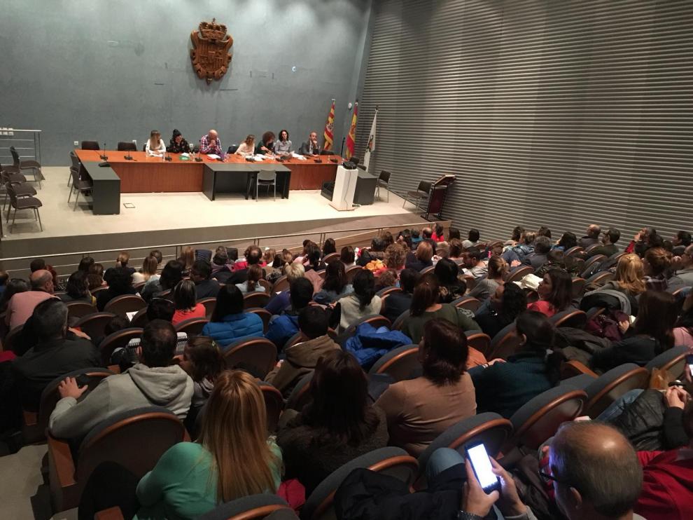 Representantes de las Ampas, durante la reunión celebrada en el salón de plenos de Cuarte.