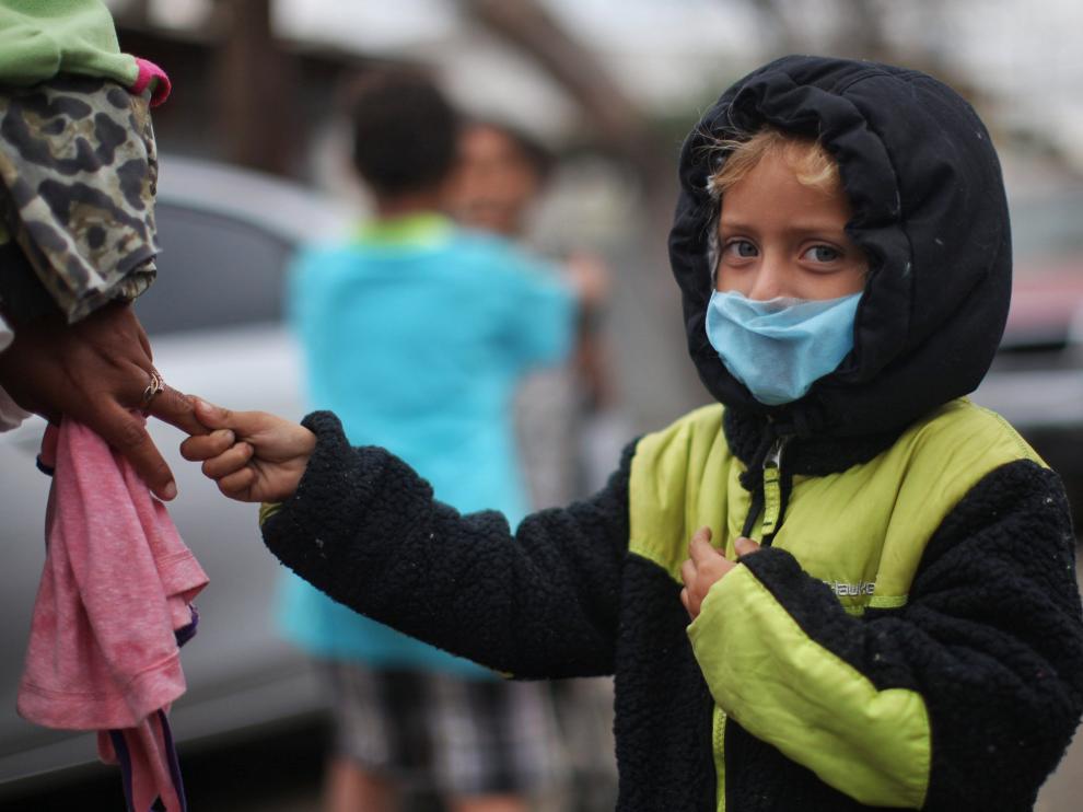 Un niño de la caravana migrante en el albergue de la ciudad de Tijuana.