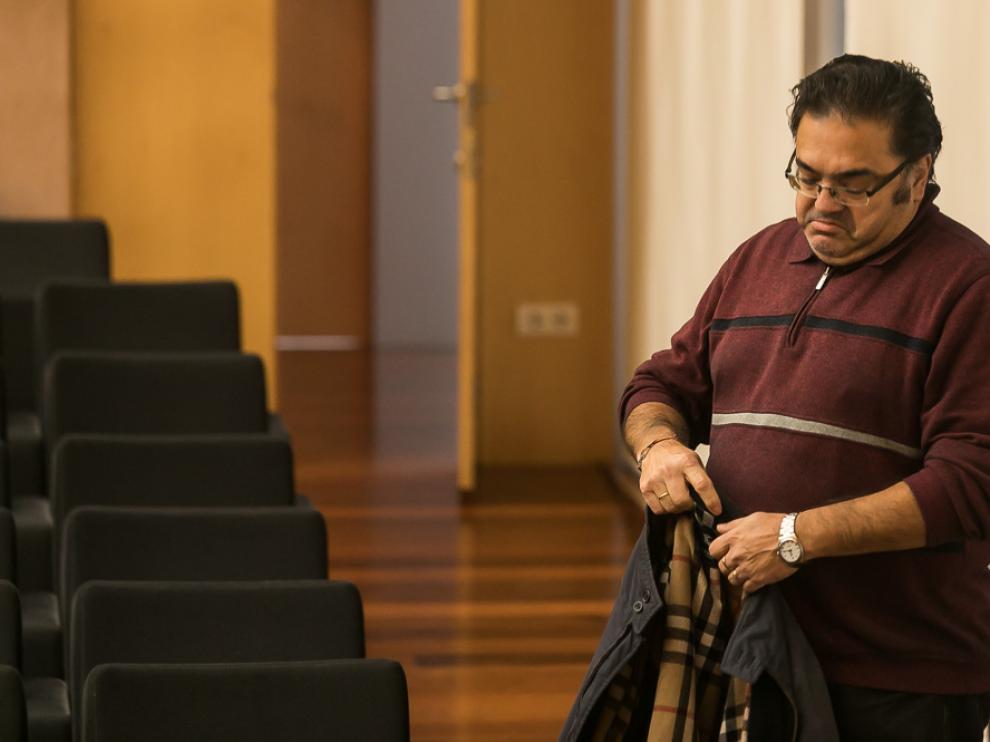 Anselmo Fernández, poco antes de abandonar la sala de la Casa de la Iglesia.