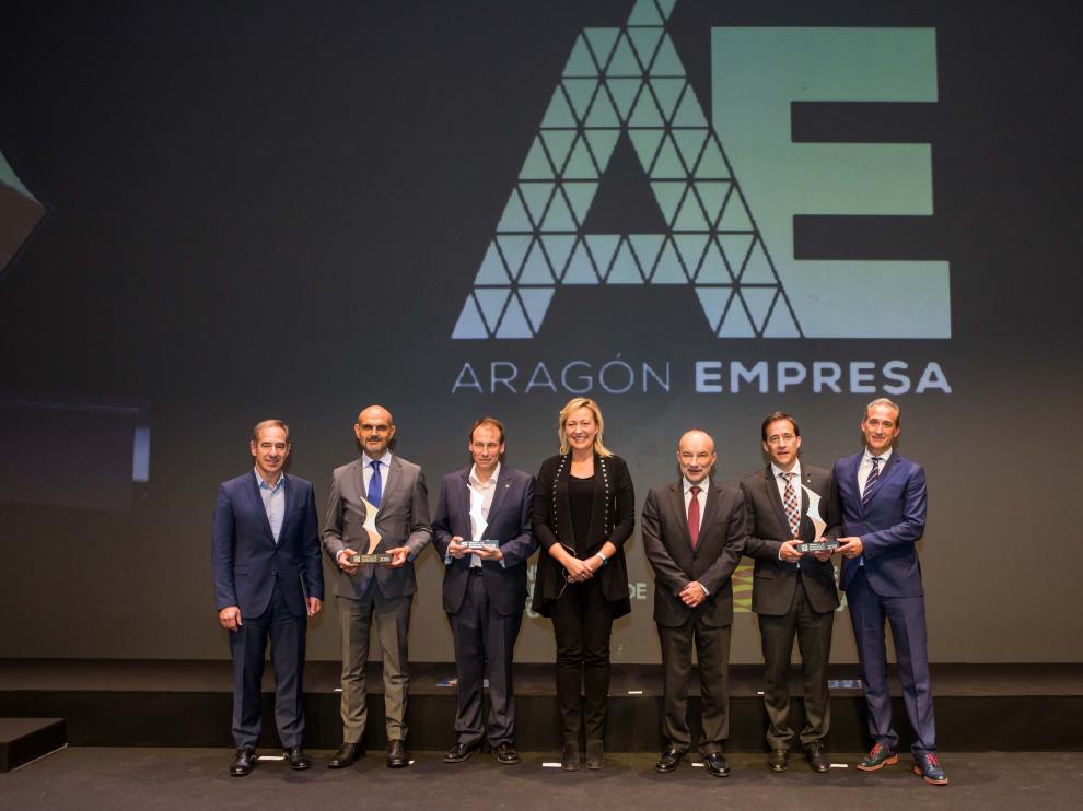 La consejera de Economía, Marta Gastón y el director gerente del IAF, Ramón Tejedor, con los representantes de las empresas ganadoras.