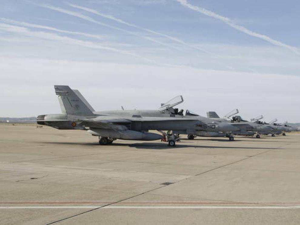 Aviones F-18 en la Base Aérea de Zaragoza