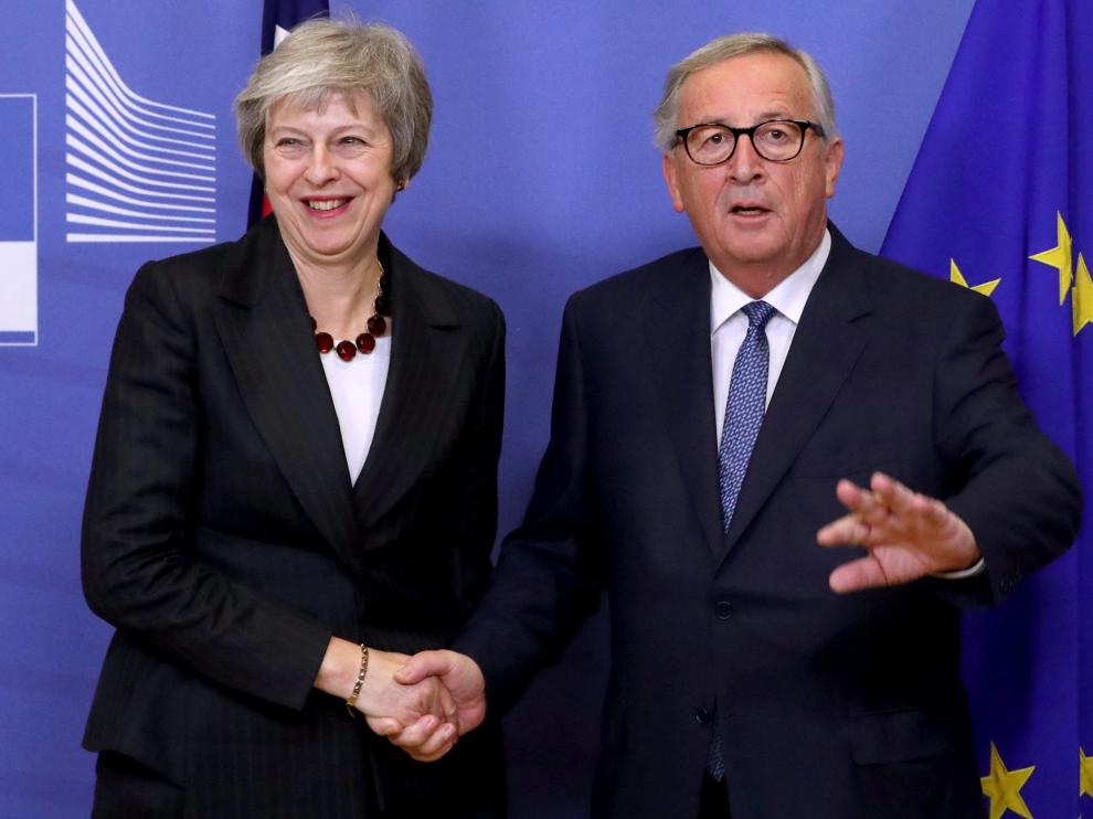 La primera ministra británica, Theresa May y el presidente de la Comisión Europea, Jean Claude Juncker.