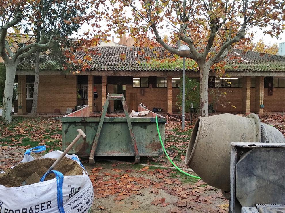 Zona de los aseos del campin San Jorge de Huesca donde han comenzado las obras.
